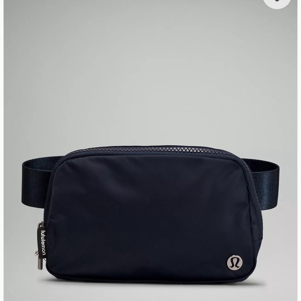 Black lululemon belt bag
